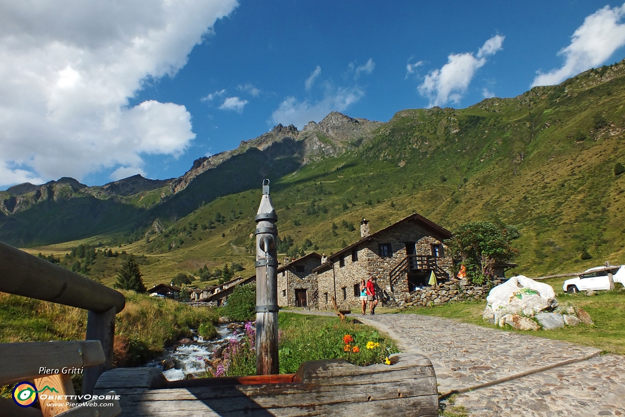 82 Case di Viso con Montagna di Montazza.JPG